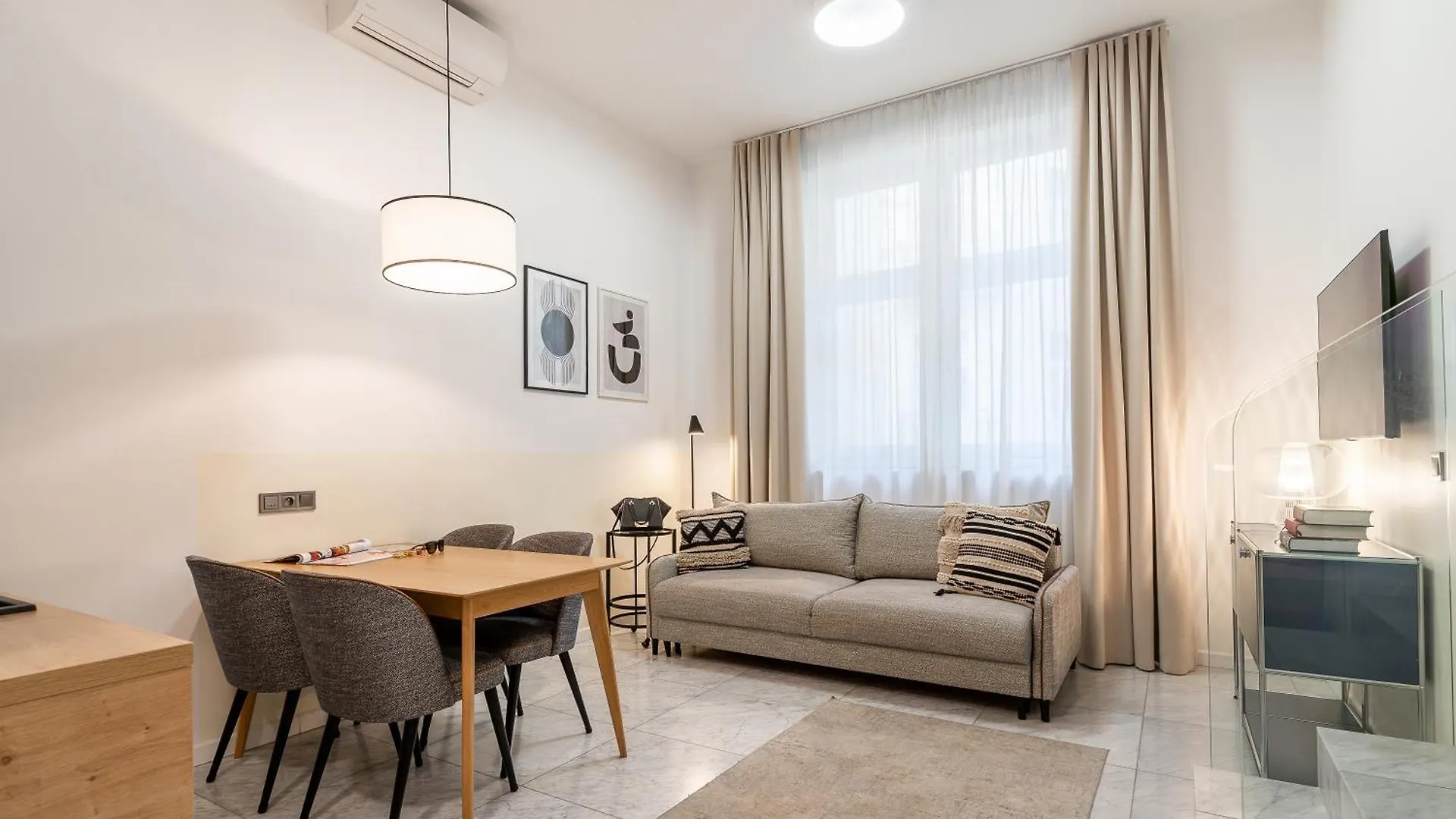H11 Aparthotel Krakow